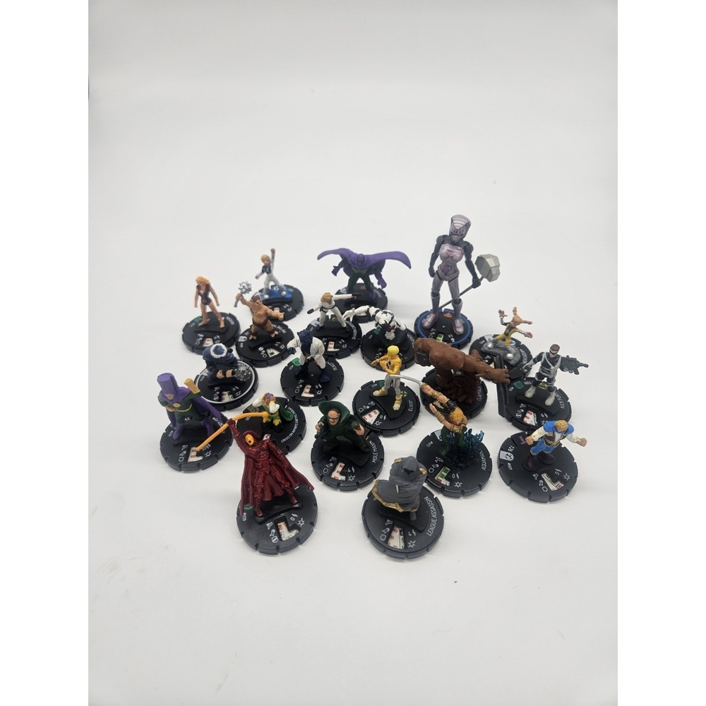 Lot Of 20 Heroclix Figures